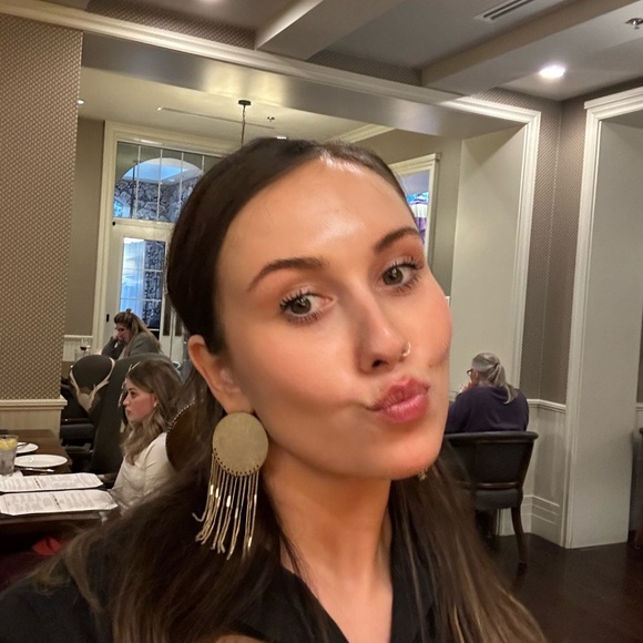 Meet your Posher, Jillian - Picture 1 of 1